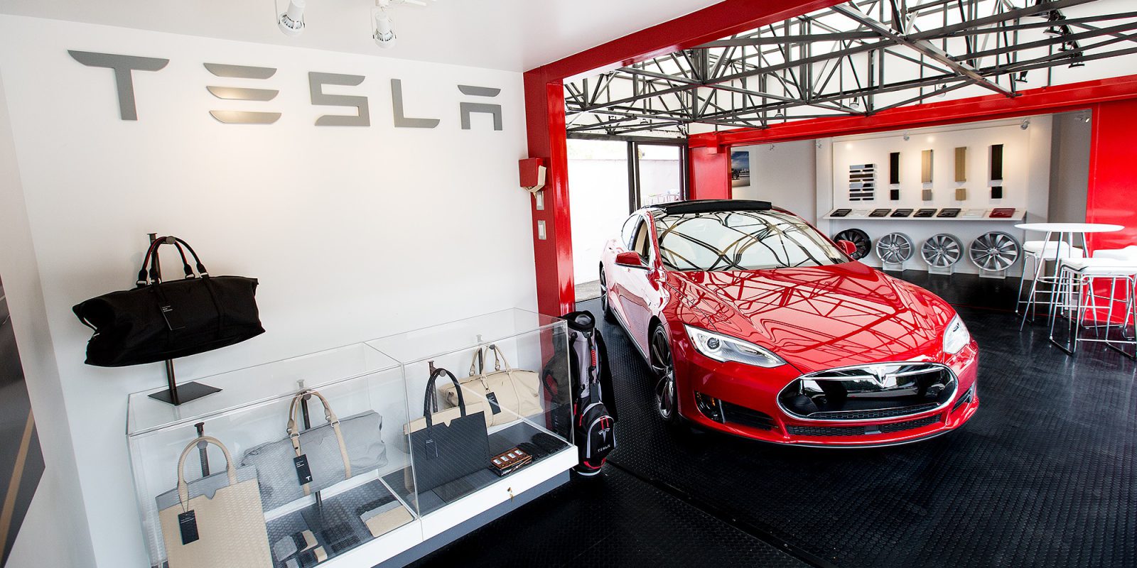 «Связной» запустил сервис предзаказа Tesla