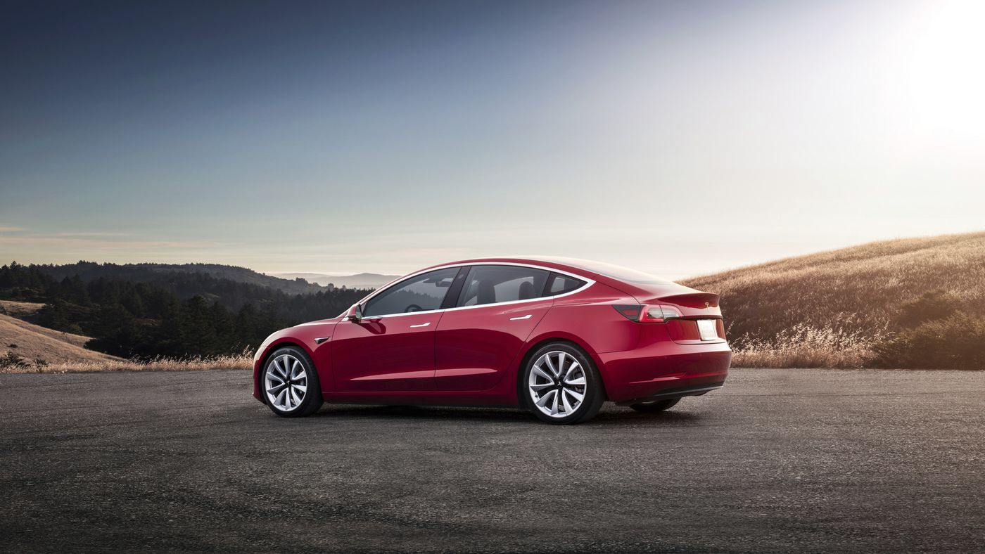 Илон Маск анонсировал Tesla Model 3 с двумя двигателями