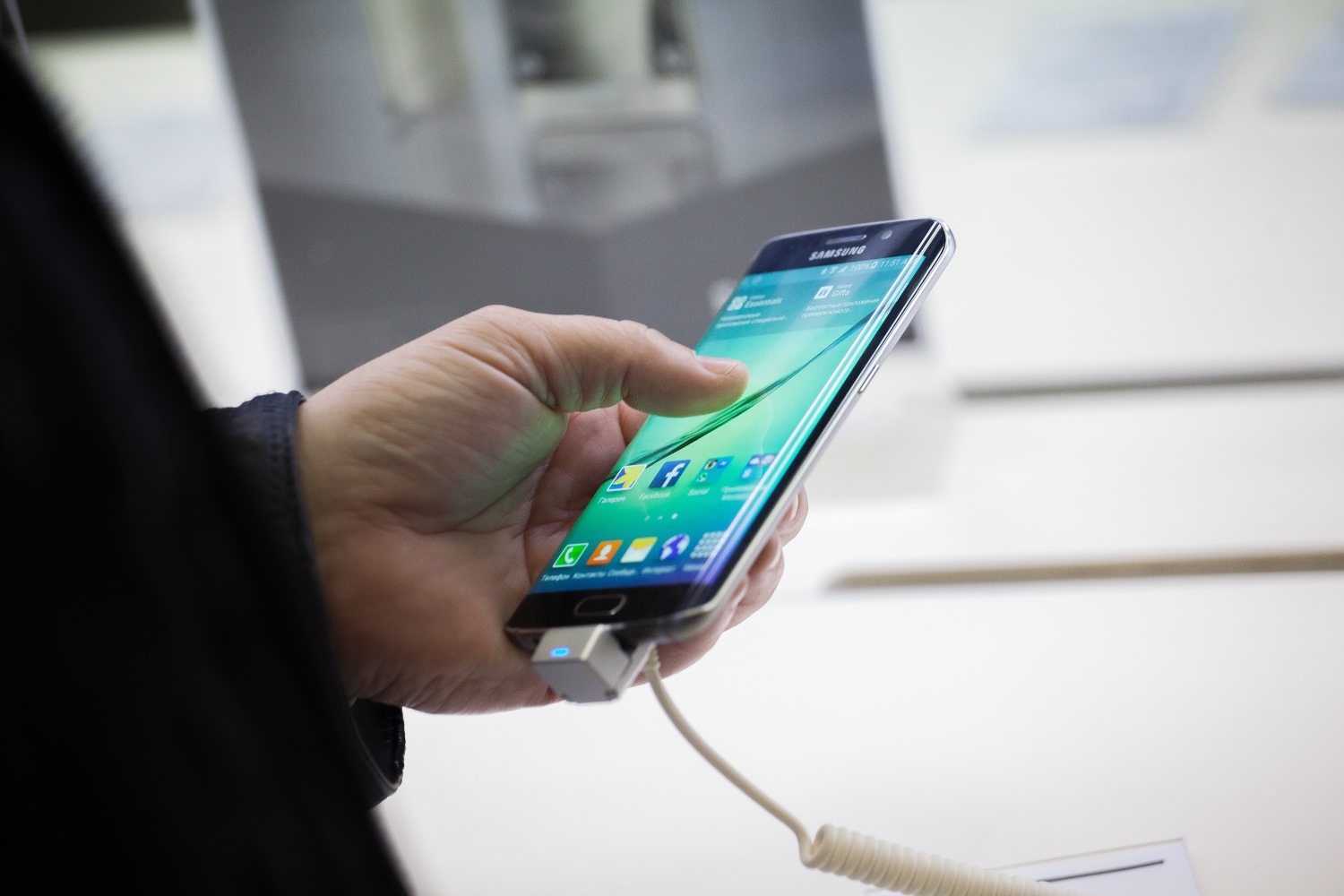 Разработчики Samsung отказались выпускать обновления для старых смартфонов компании
