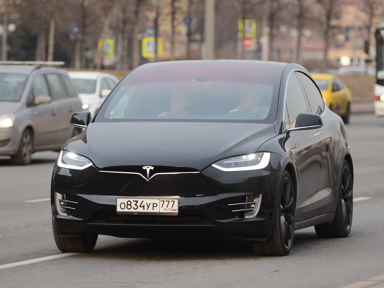 «Связной» получил больше 200 заявок на покупку Tesla за месяц