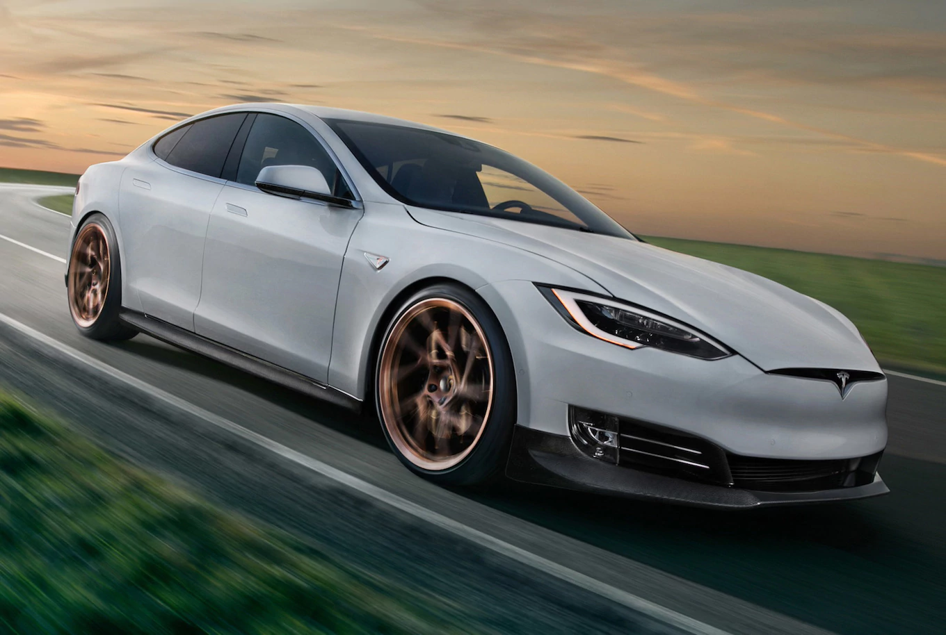 В Канаде сняли на видео «летающую» Tesla