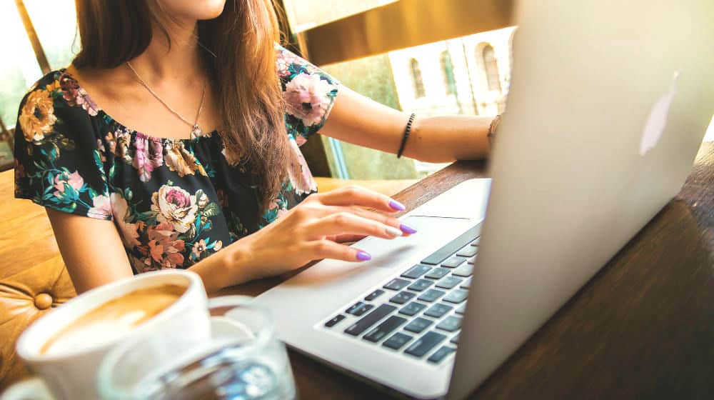 apple-coffee-computer-cup-girl-update-mac-software-FEATURE-pb