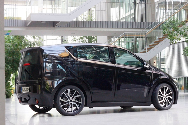 sono-motors-sion-solar-car-02-1--1-