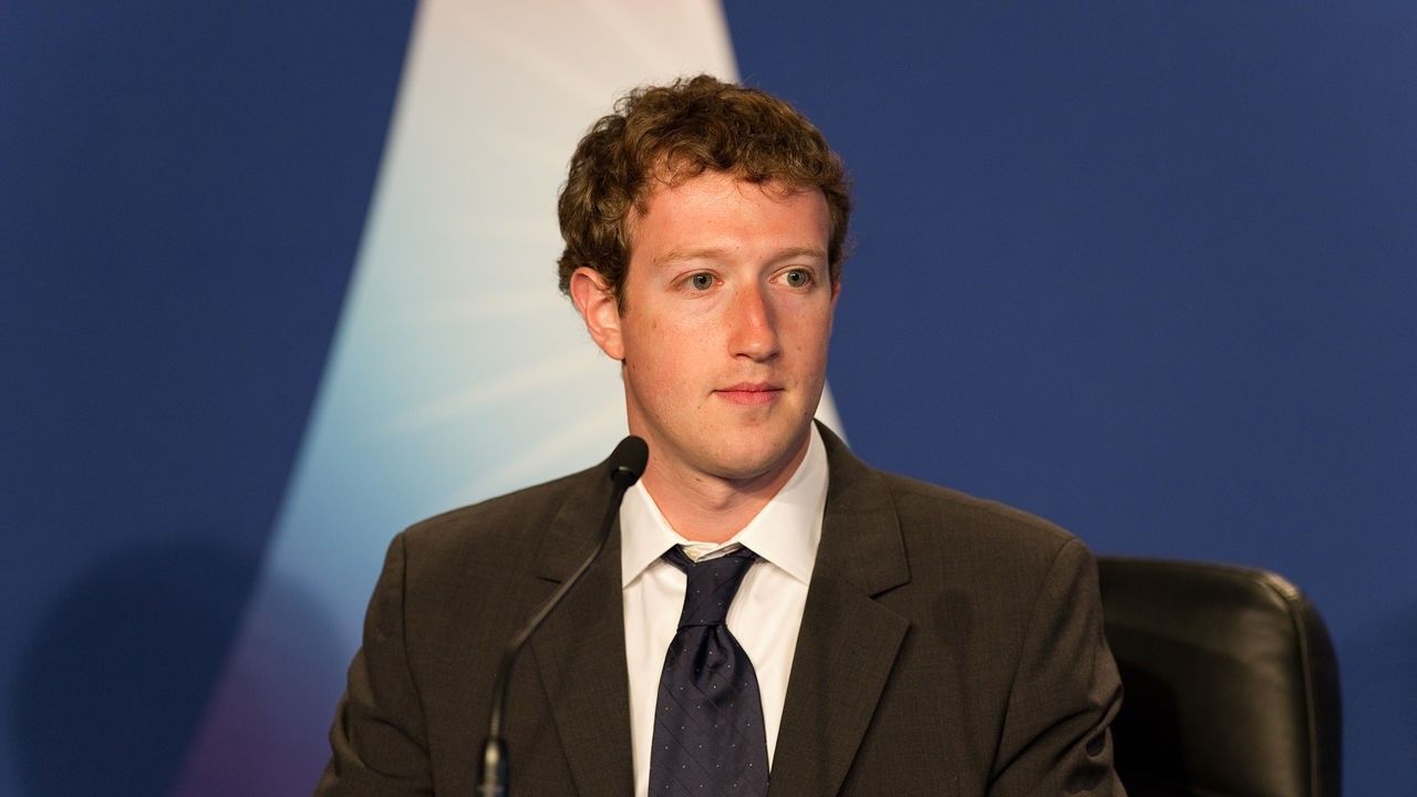 Хакер передумал удалять страницу Марка Цукерберга в Facebook