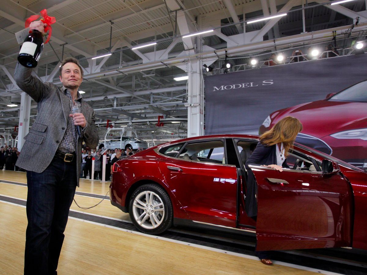 Маск о проблемах Tesla: «производственный ад» сменился «логистическим»