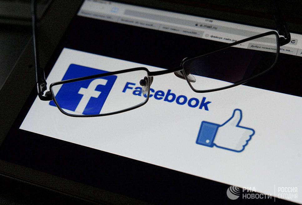 Facebook заблокировал аккаунт немецкого политика из-за фото с Захарченко