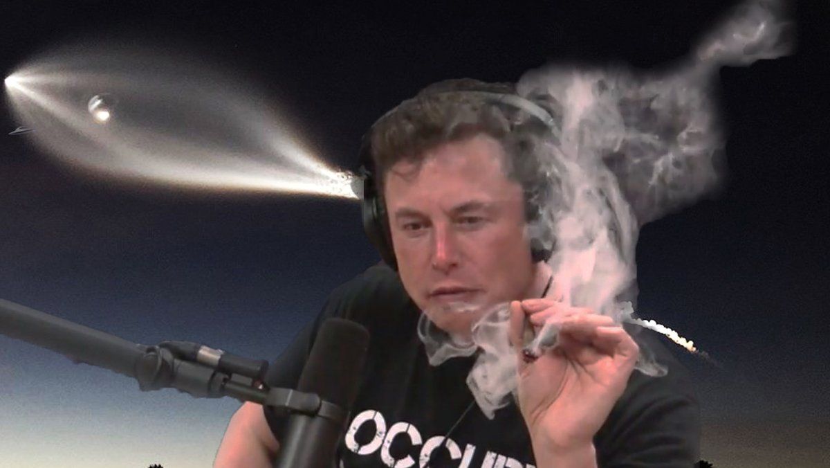 Акции Tesla рухнули на 10% после того, как Маск покурил марихуану
