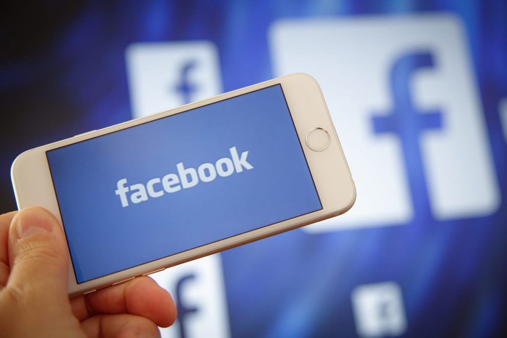 Facebook начал проверять фото и видео для борьбы с фейками