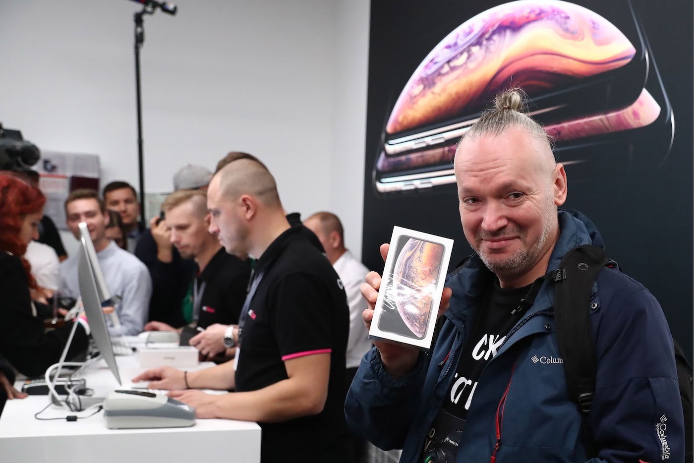 В Москве первым купил iPhone человек, стоявший 247-м в очереди