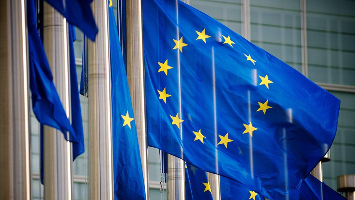 Европарламент принял с поправками директиву об авторском праве в Интернете