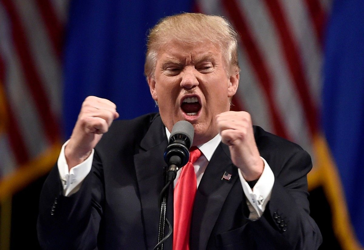 Трамп недоволен чисткой его подписчиков в Twitter. Соцсеть говорит, что это были фейковые аккаунты