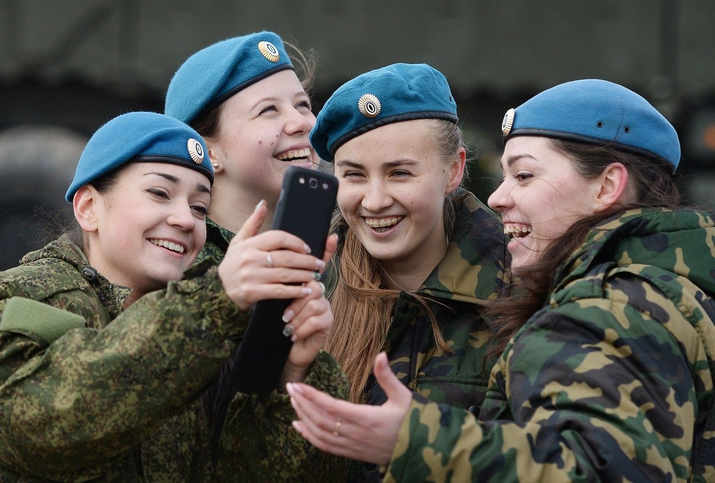 Минобороны будет следить за военнослужащими в Интернете