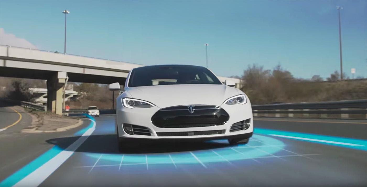 Tesla: водить наши машины с автопилотом безопаснее, чем без него