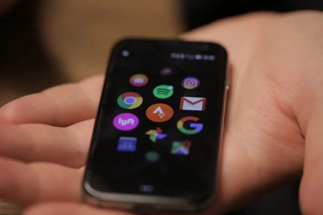 Palm решила возродить крошечные смартфоны
