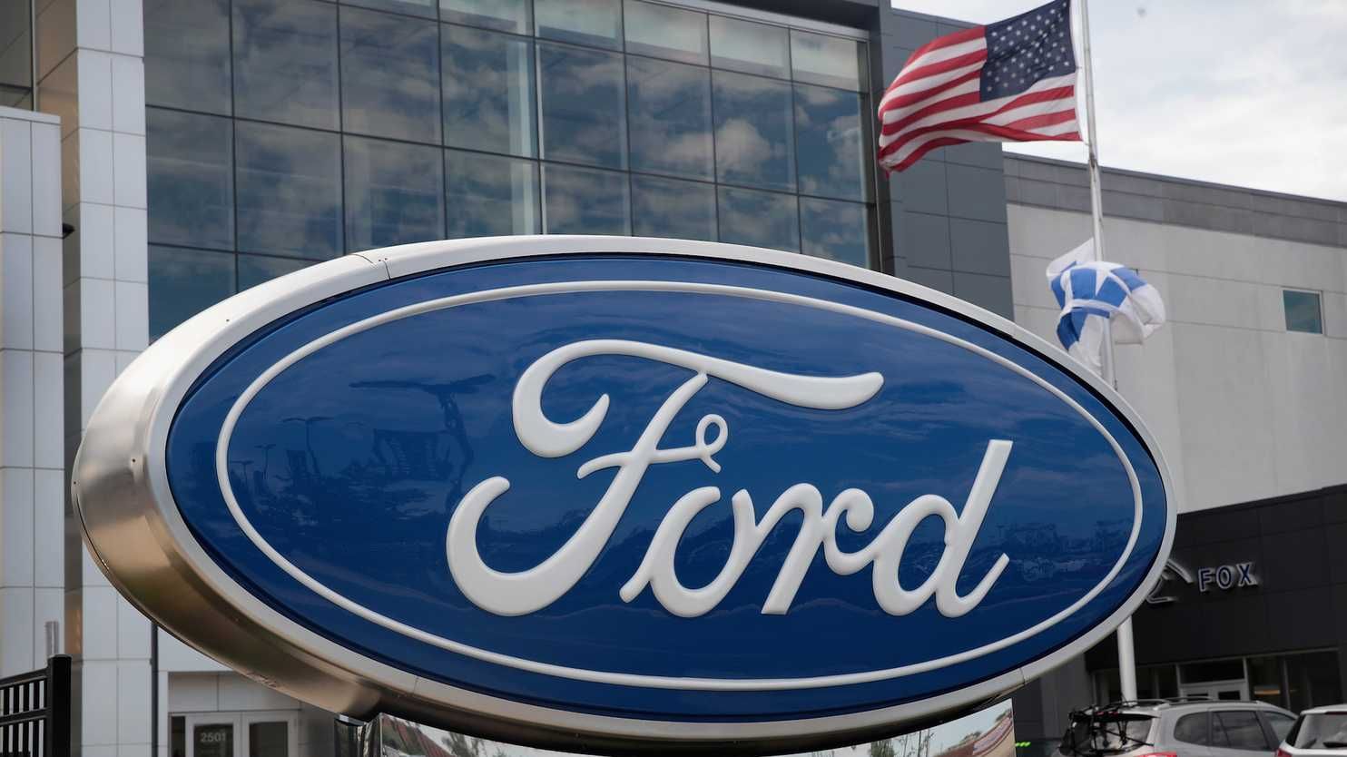Ford создала интерфейс беспилотных машин для взаимодействия с пешеходами