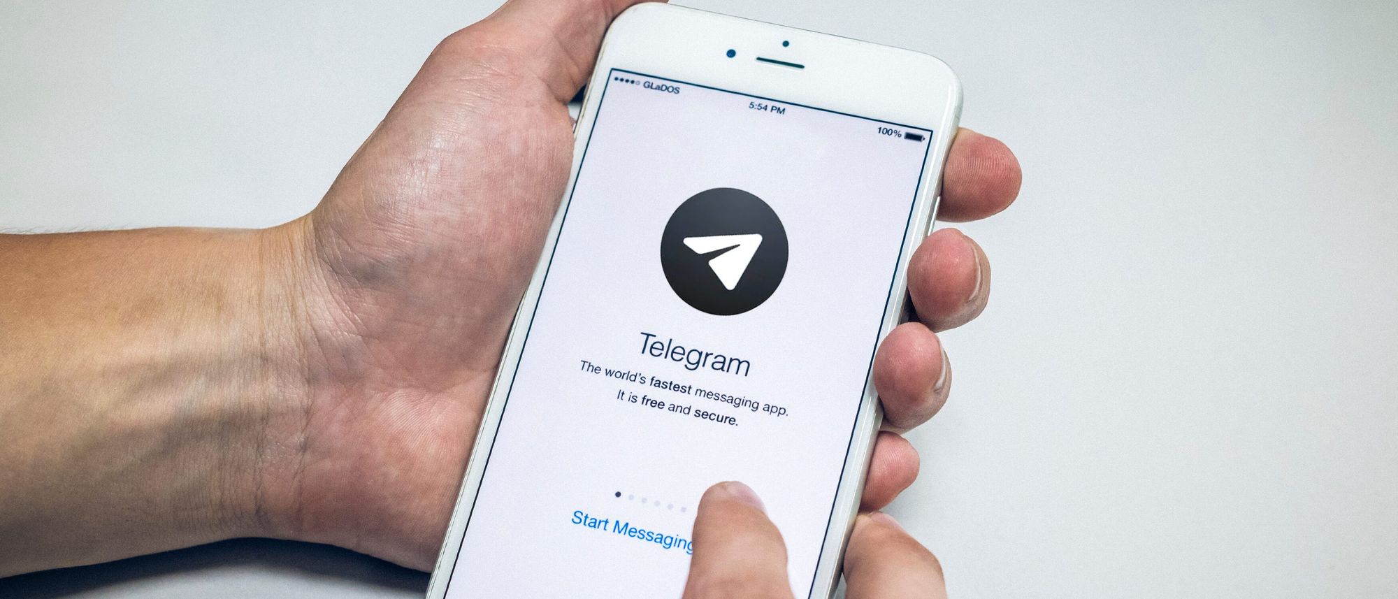 В Сети обсуждают проверку граждан на наличие Telegram. Полиция это опровергает