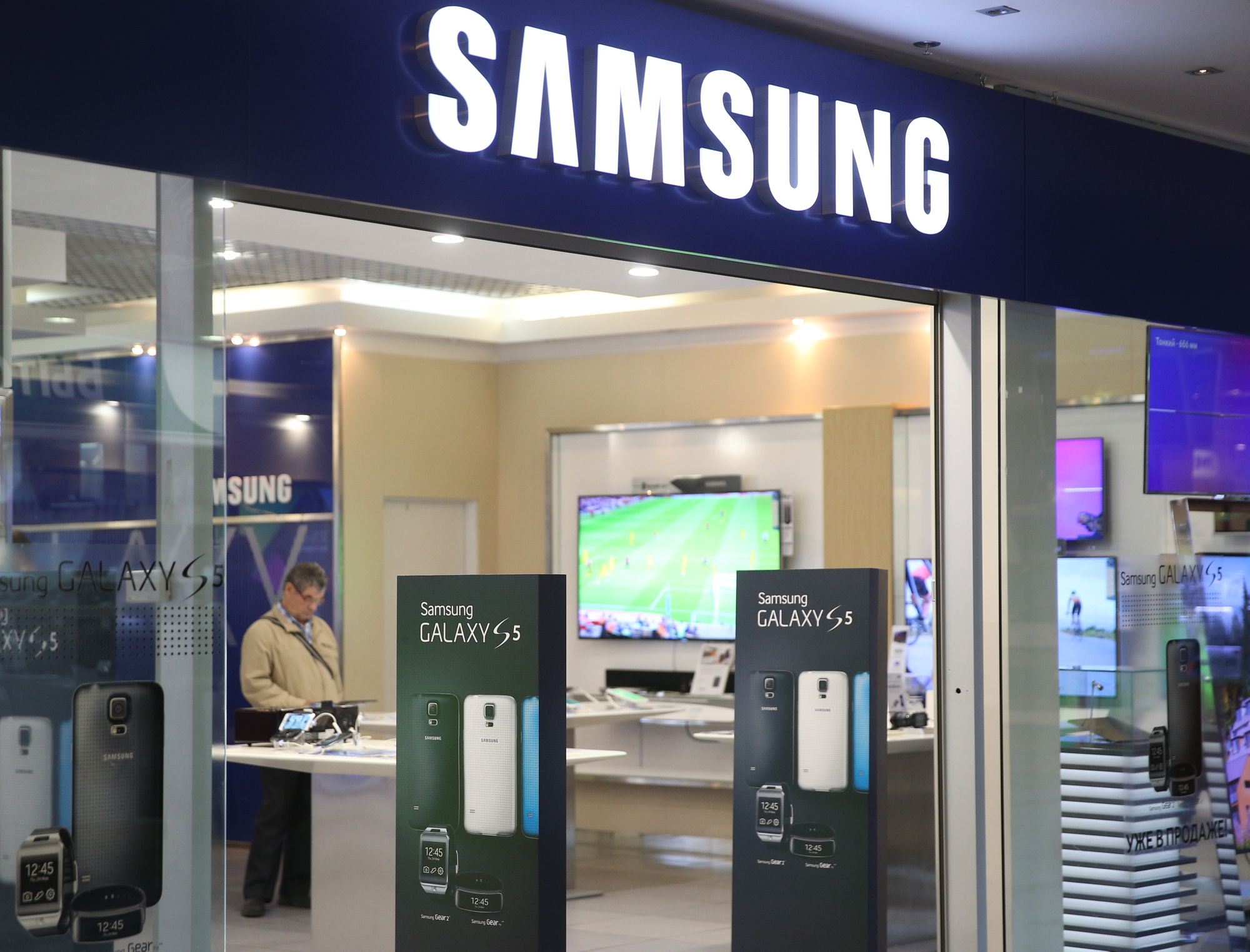 Samsung готовит к презентации новый смартфон с шестью камерами