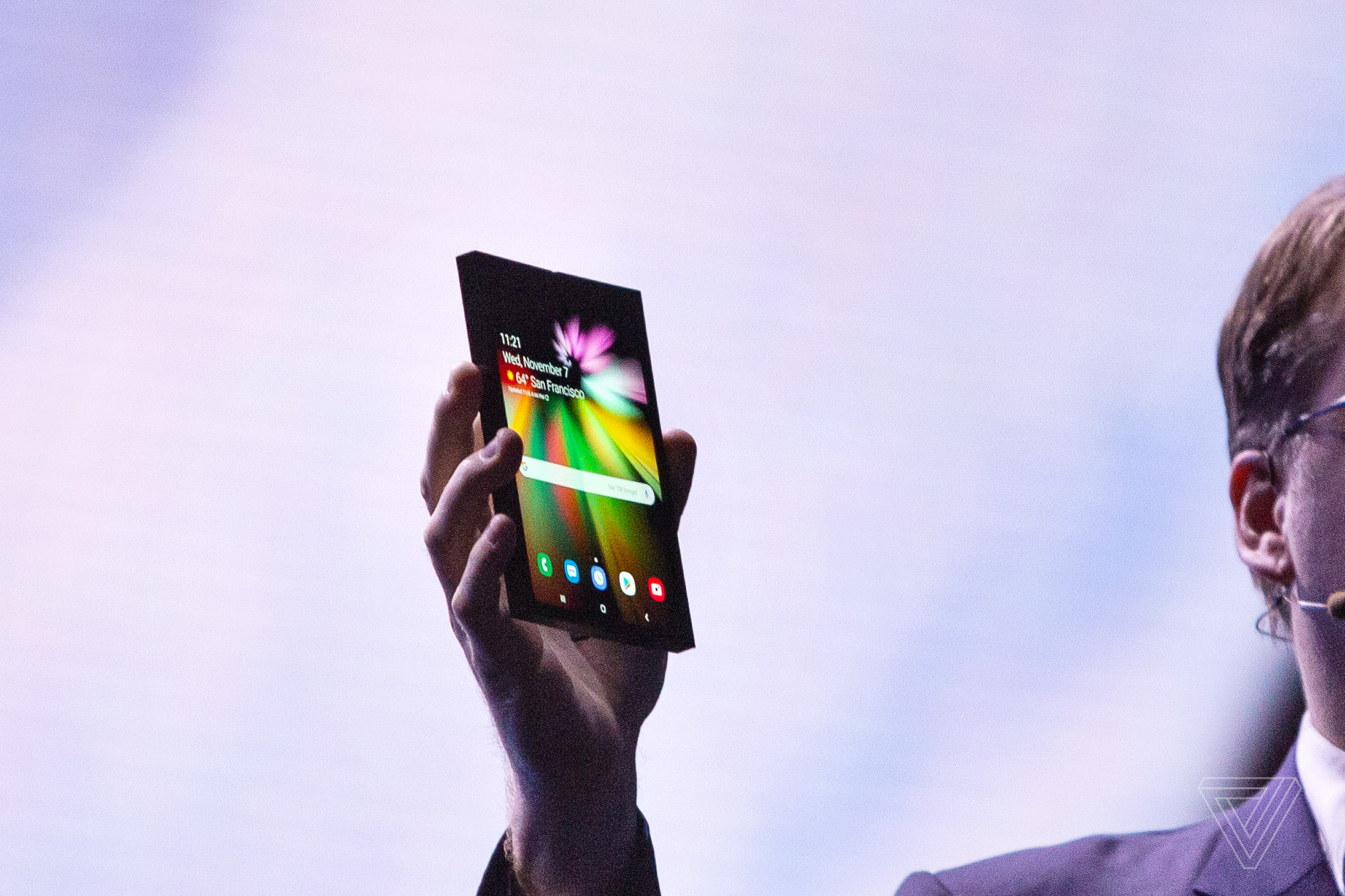 Всё, что известно о первом смартфоне Samsung со складным дисплеем