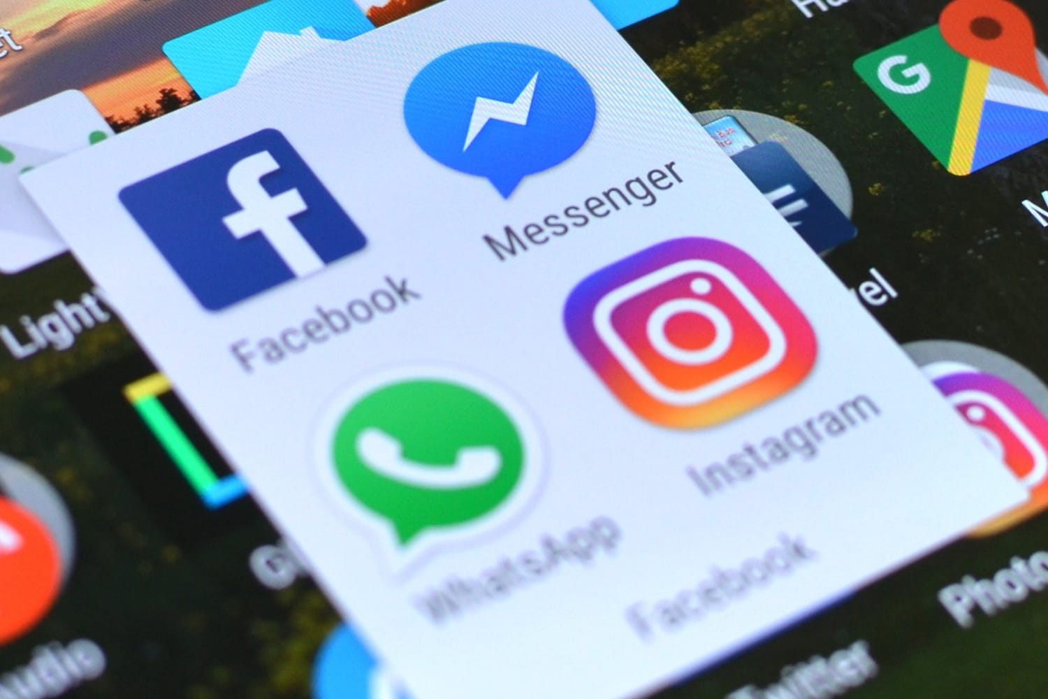 NYT: Марк Цукерберг свяжет Instagram, WhatsApp и Facebook Messenger