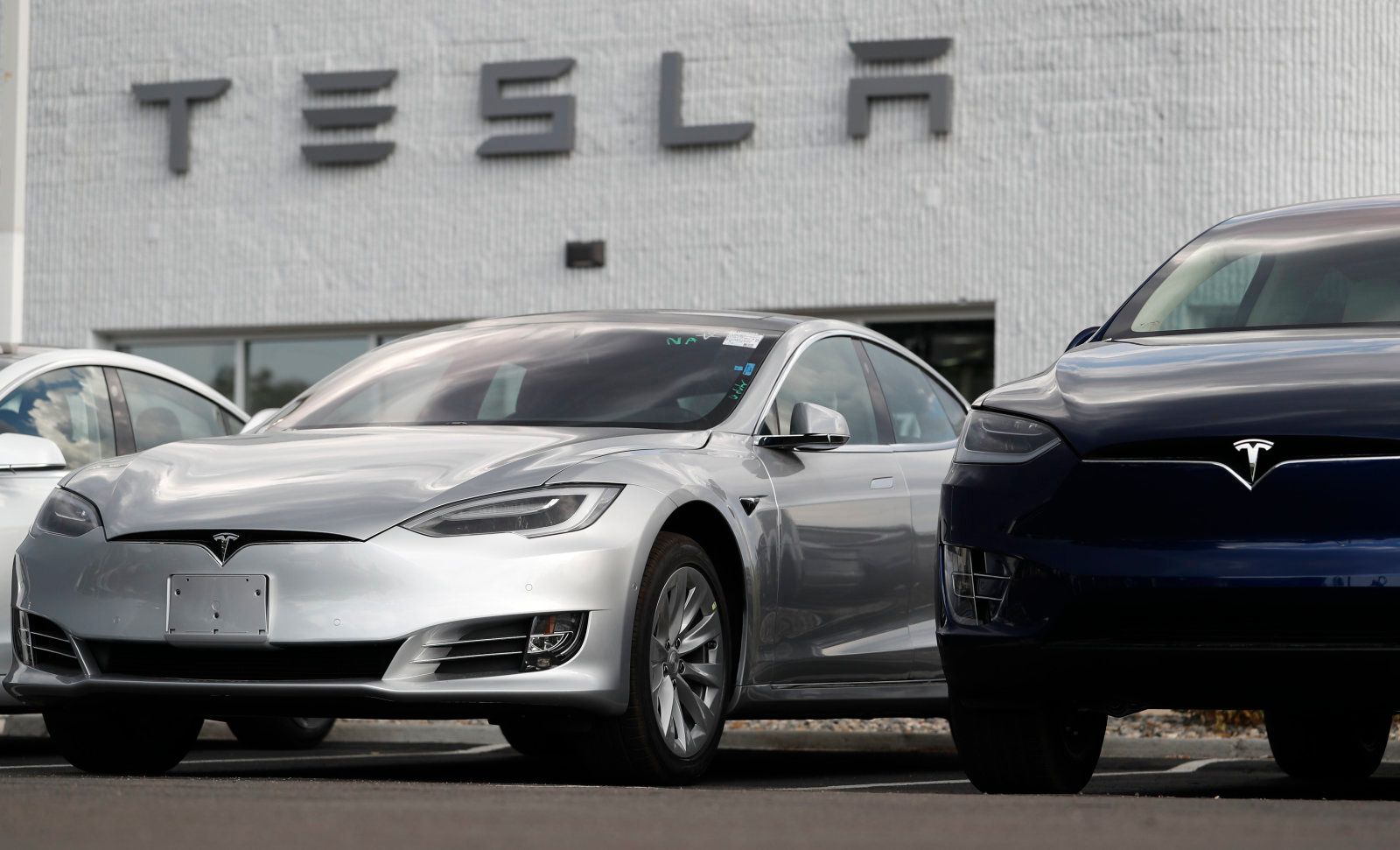 Tesla отчиталась о рекордном производстве и снизила цены на все электрокары