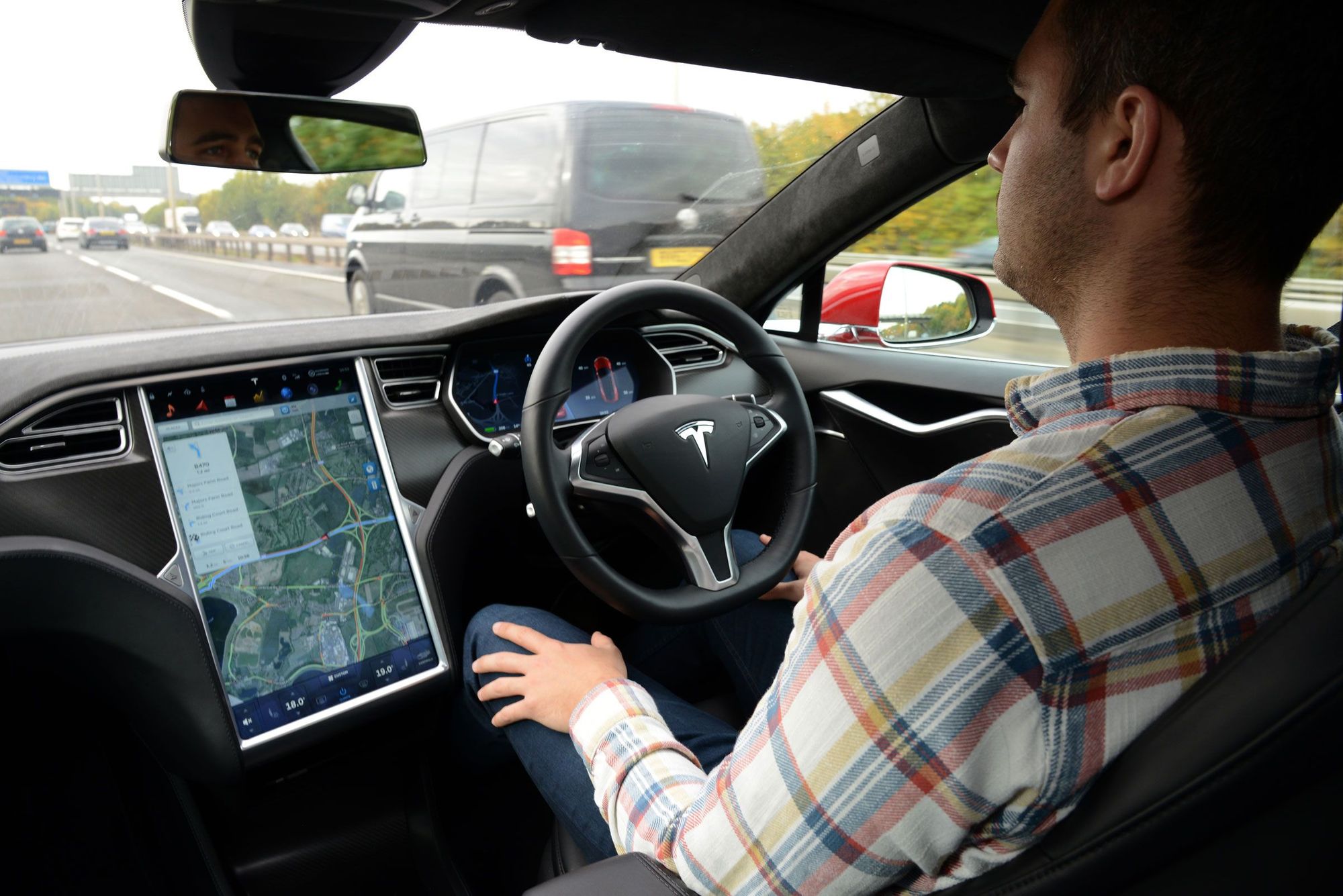 Маск уверяет, что электромобили Tesla станут по-настоящему автономными к концу 2020 года