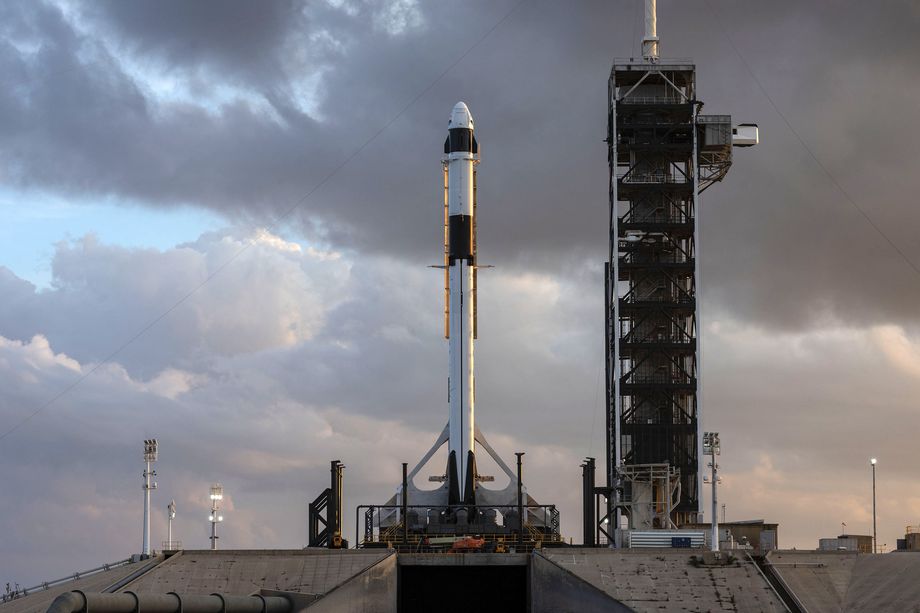 SpaceX получила разрешение от NASA на запуск в космос пассажирской капсулы Crew Dragon