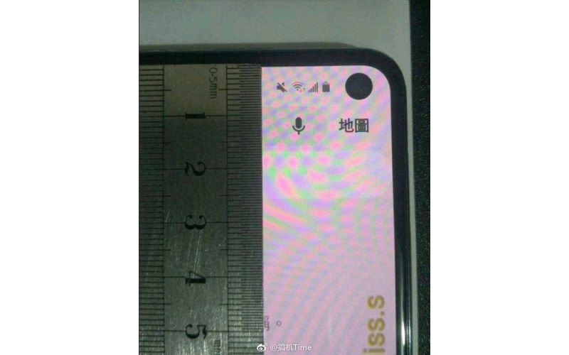 В Сети появились живые фотографии смартфона Samsung Galaxy S10e