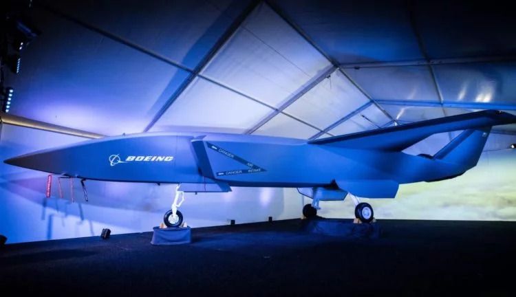 Boeing анонсировал беспилотный истребитель