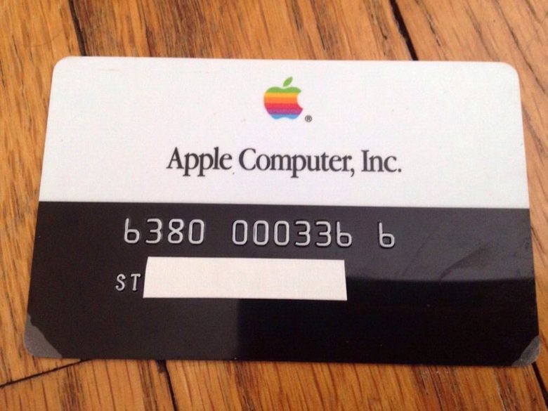 Первая банковская карта Apple была выпущена ещё в 1986 году
