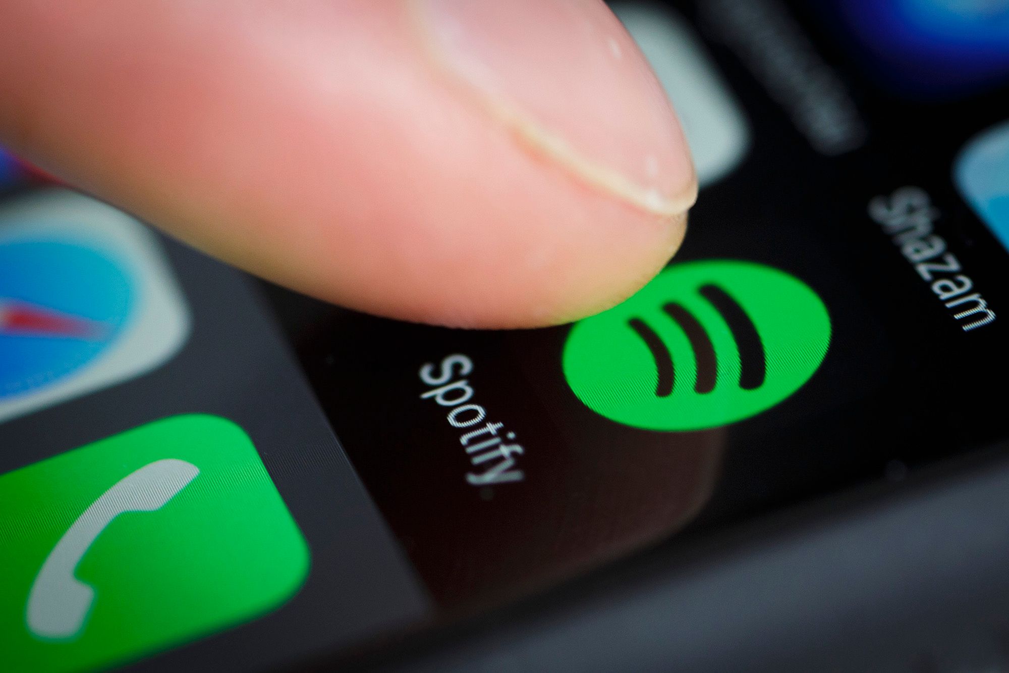 Spotify пожаловалась на Apple из-за нарушения честной конкуренции