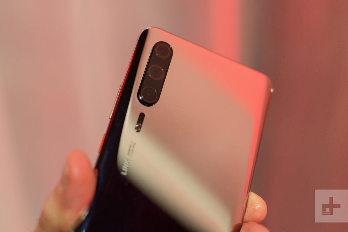 Huawei обвинили в использовании фото с «зеркалки» для рекламы преимуществ камеры смартфона