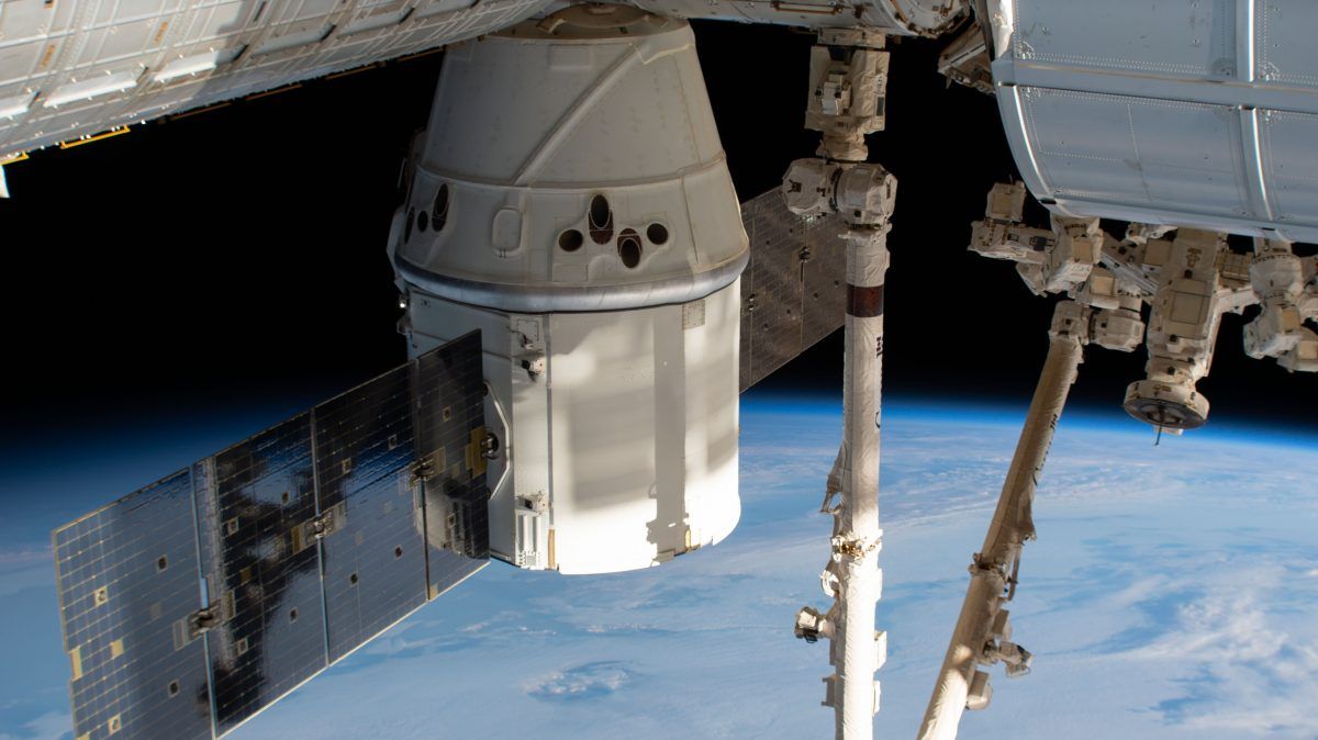 Грузовой космический корабль SpaceX Dragon отправится к МКС 30 апреля