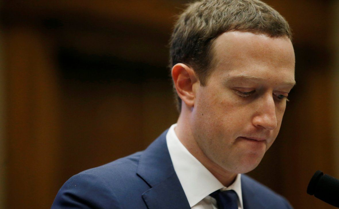 Акционеры Facebook требуют убрать Цукерберга с поста председателя правления