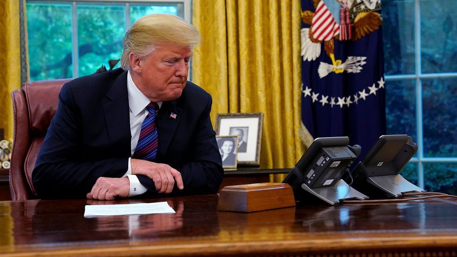 Большую часть встречи с главой Twitter Трамп обсуждал падение числа своих подписчиков