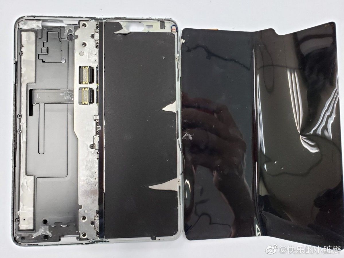 Внутренности Samsung Galaxy Fold показали на фотографиях