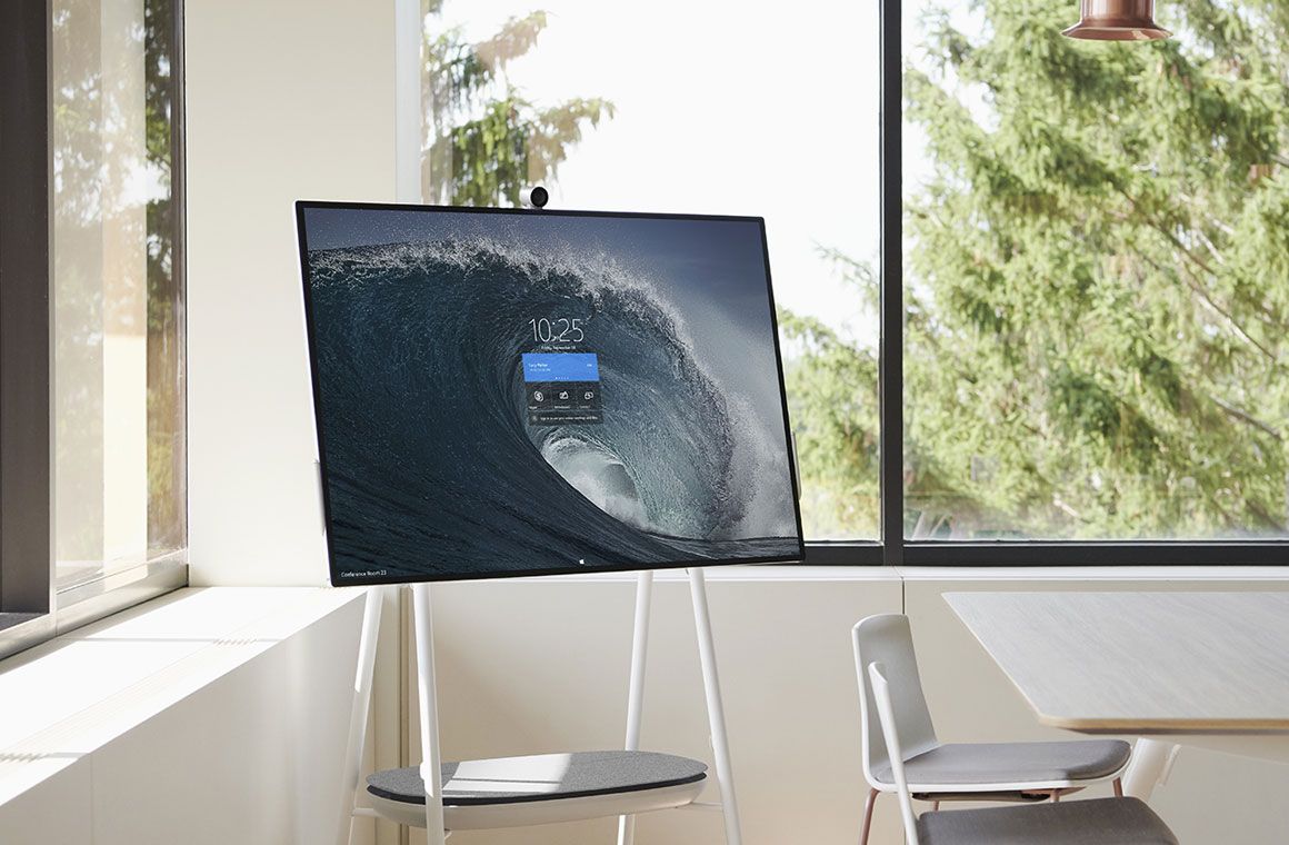 Microsoft представила планшет-телевизор Surface Hub 2S