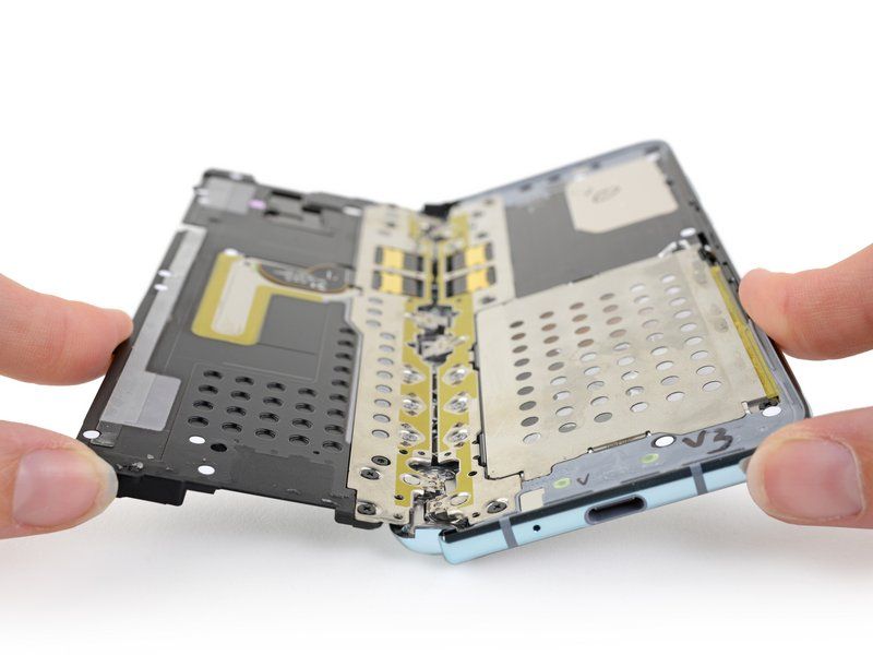 iFixit разобрали Samsung Galaxy Fold и нашли возможную причину поломок
