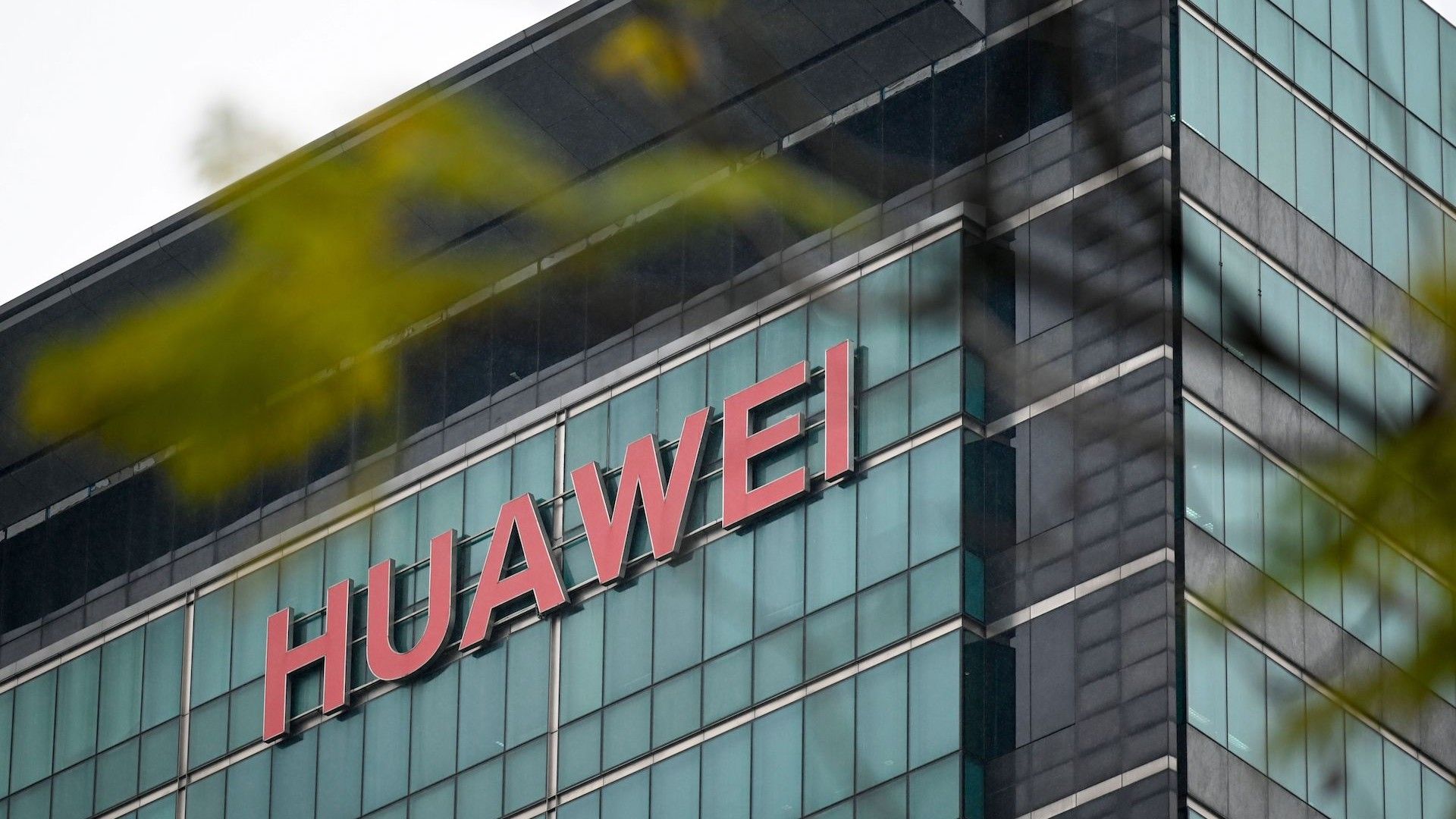 МТС для исполнения «закона Яровой» может выбрать оборудование Huawei