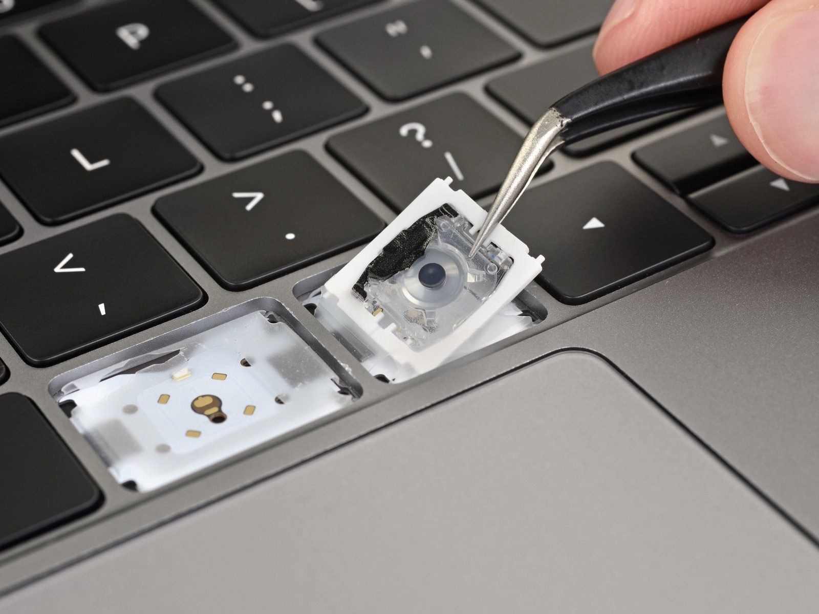 В iFixit не поняли, что же Apple пыталась исправить в новой клавиатуре MacBook Pro 2019