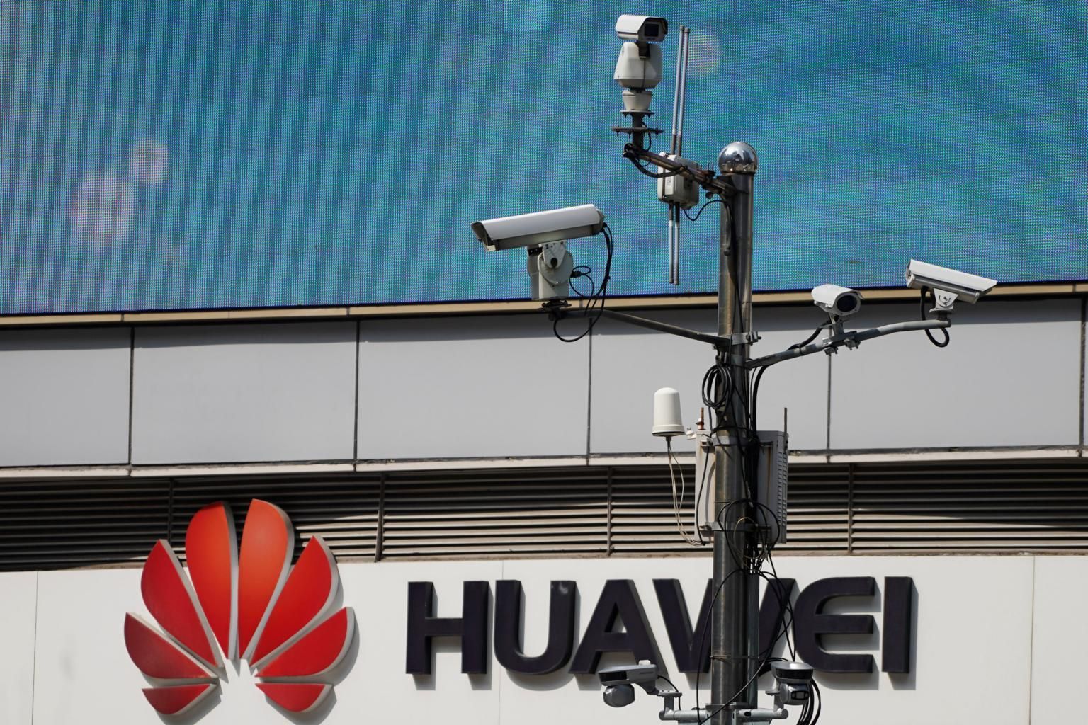 Война против Huawei началась с любопытной Австралии