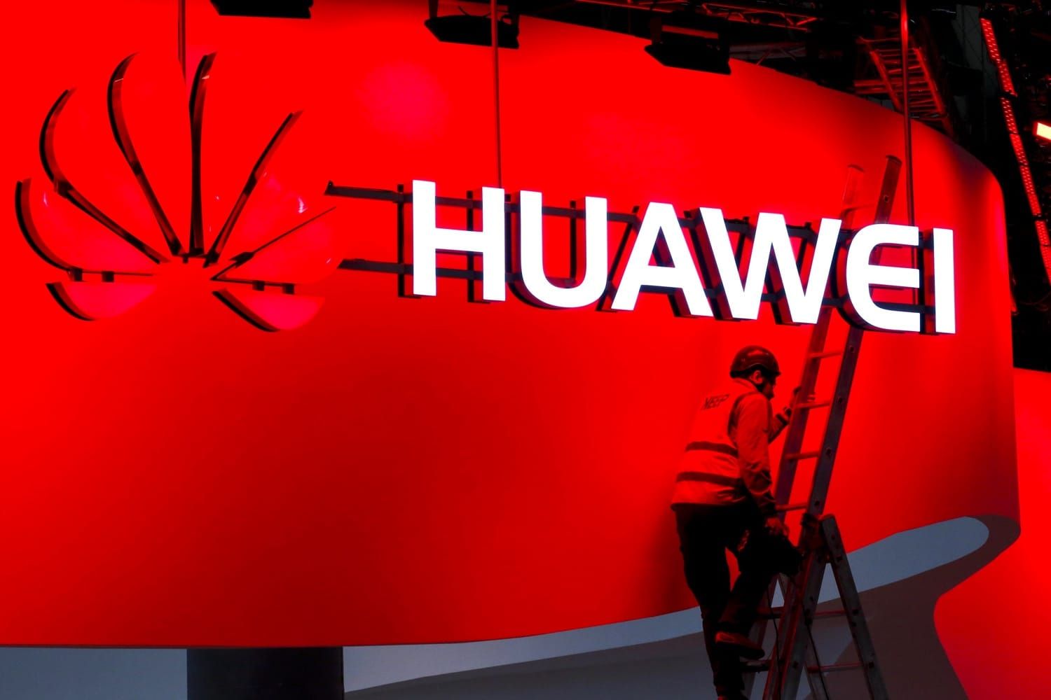 Huawei будет бороться за новосибирских студентов с компанией Google