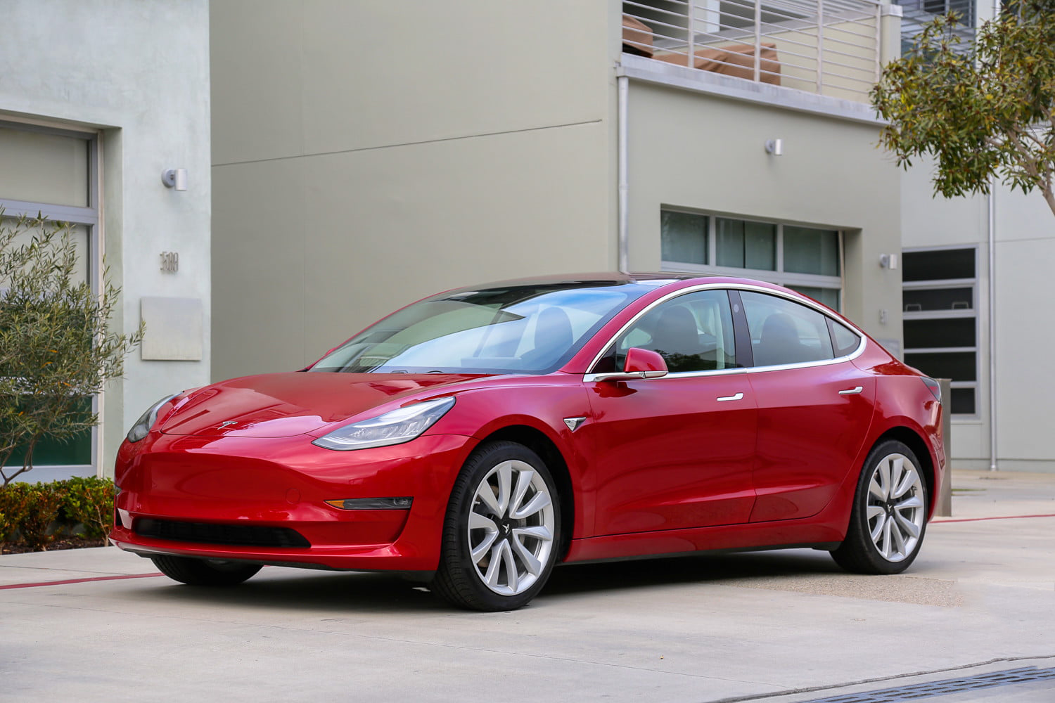 Tesla внедряет продажу подержанных электрокаров