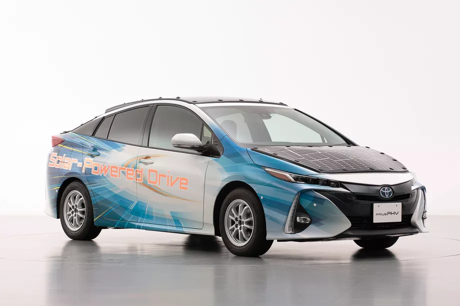 Toyota тестирует крышу с солнечными батареями для электрокаров