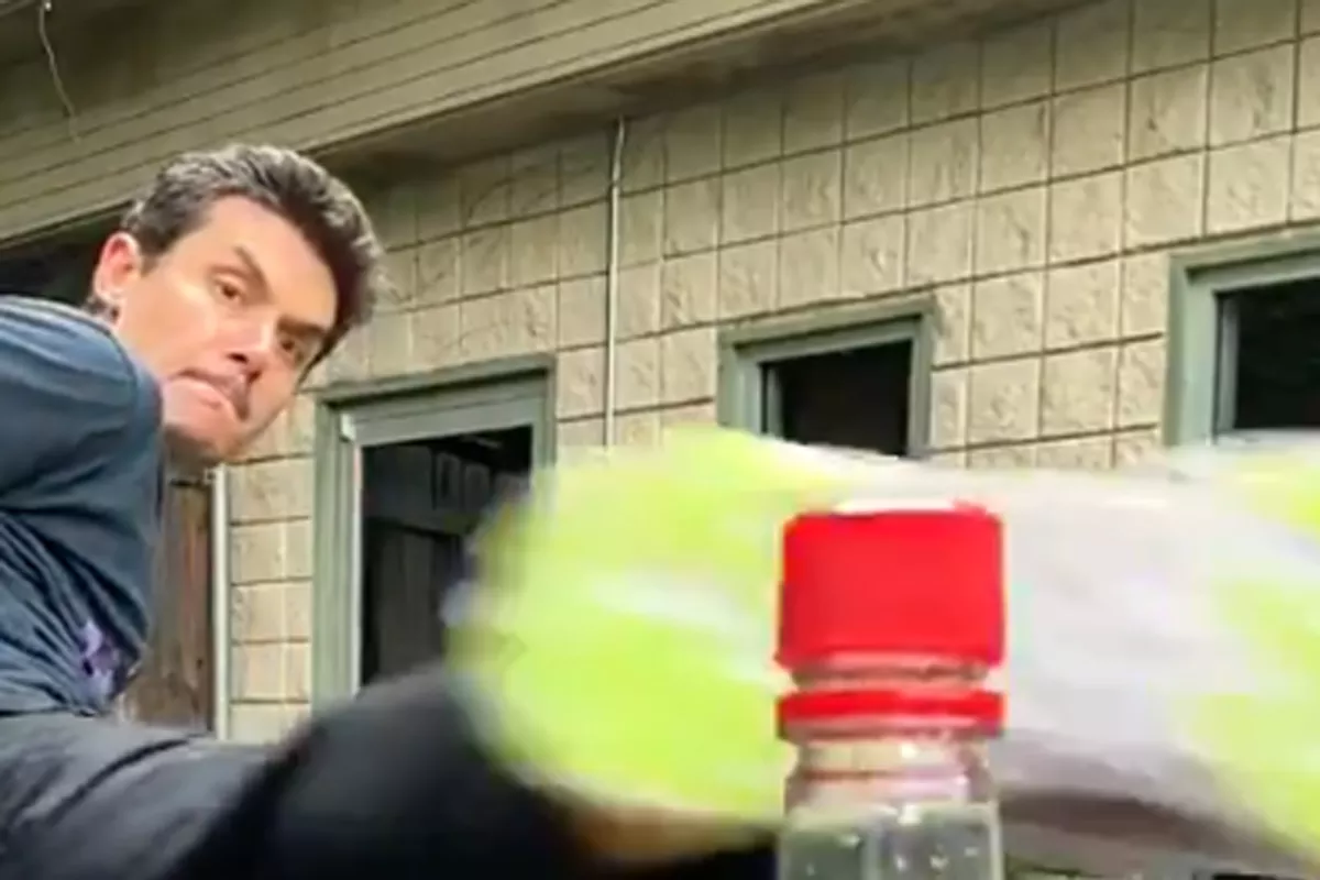 Bottle Cap Challenge: свинти крышку с бутылки при помощи вертухи
