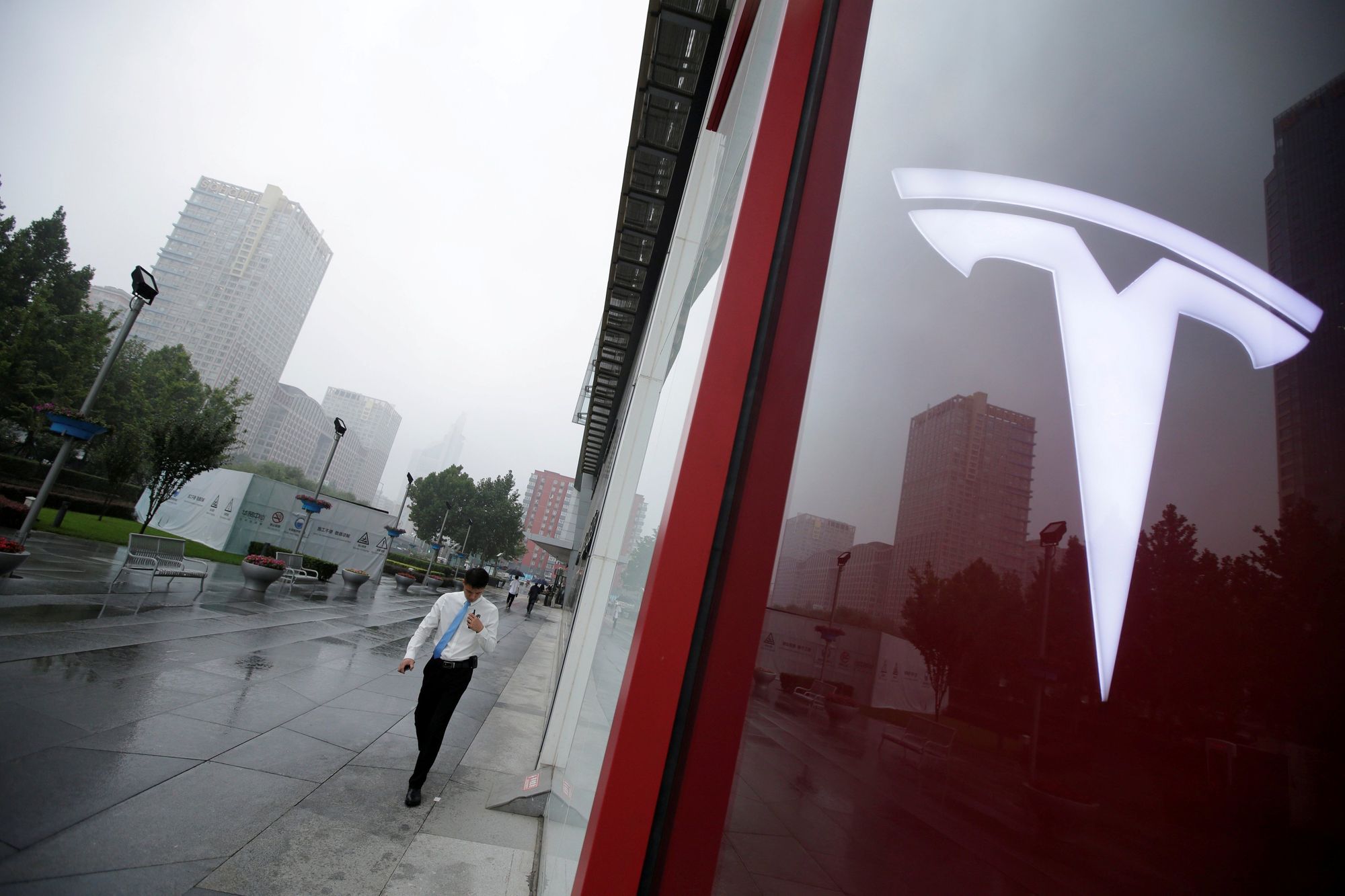 Акции Tesla рухнули из-за убытков компании на фоне серьезного роста продаж