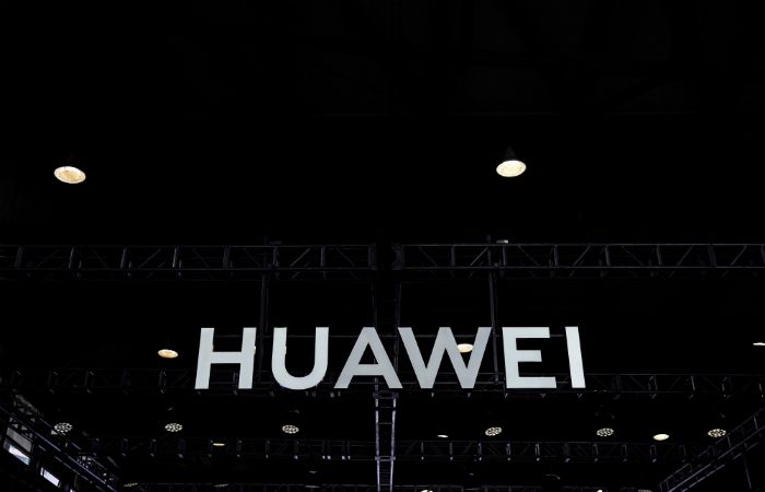 Правительство США попросило суд отклонить иск китайской Huawei
