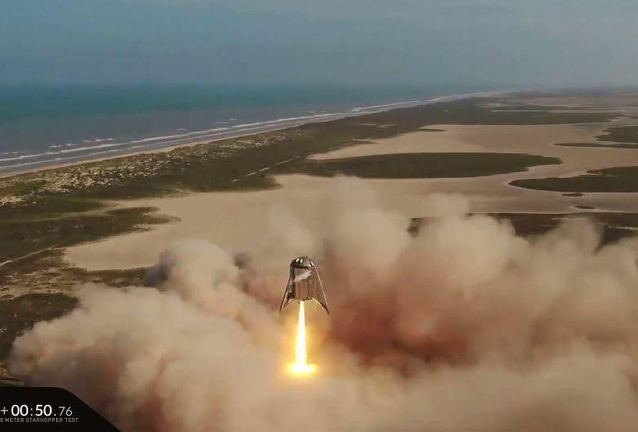 SpaceX подняла прототип ракеты Starship на высоту 150 метров