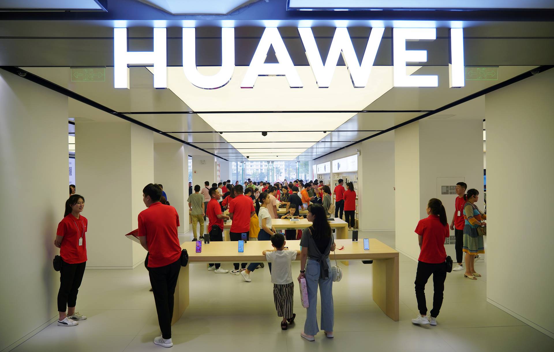 Huawei намерена создать планшеты с российской ОС «Аврора»