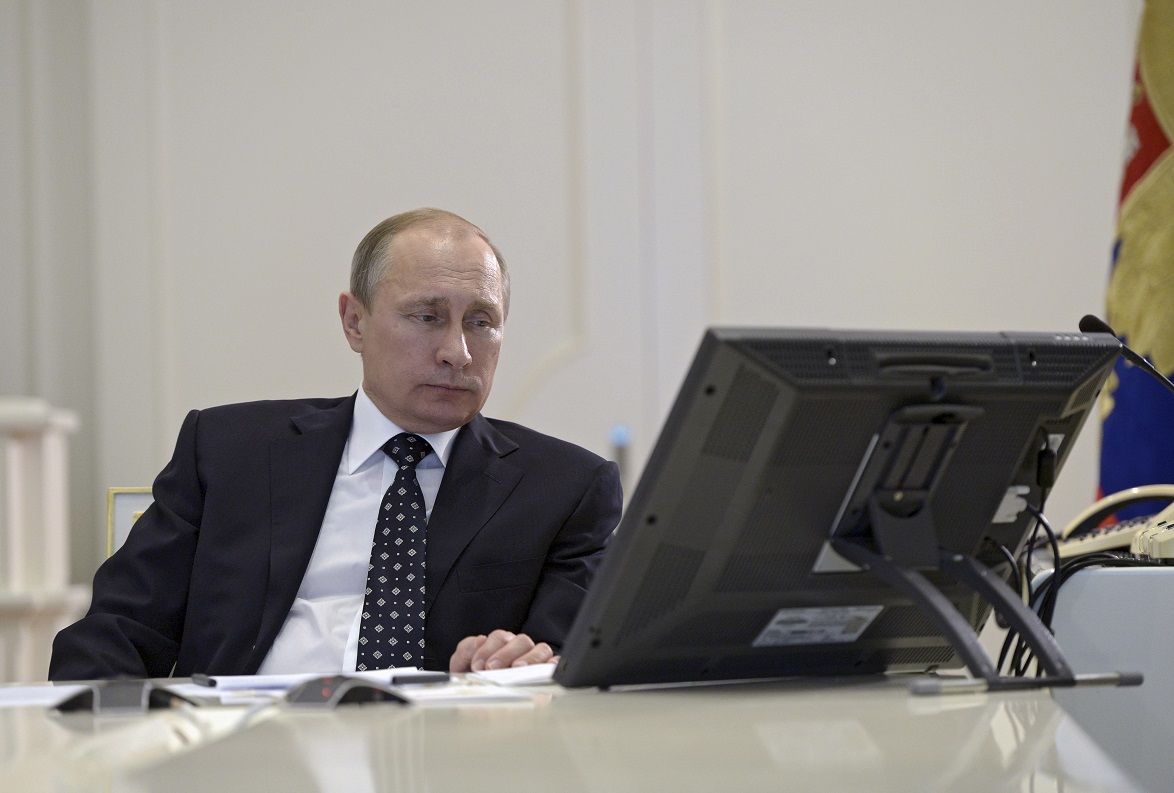 Владимир Путин запретил передавать операторам частоты для развития 5G