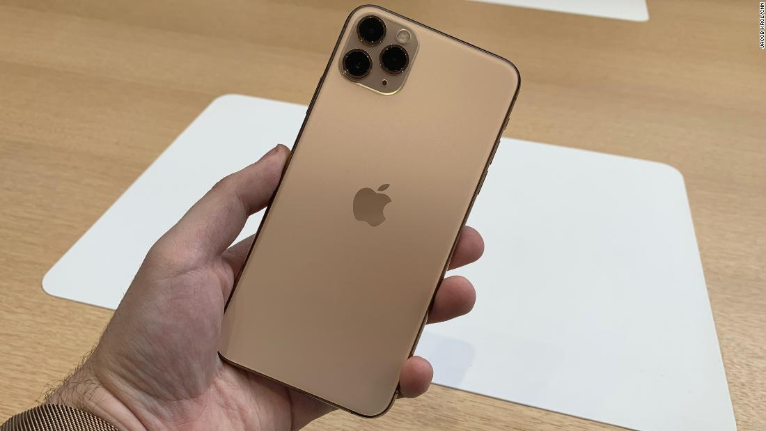 Спрос на линейку новых iPhone превысил все ожидания
